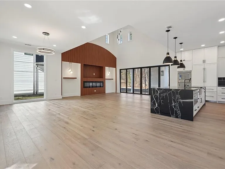 120 Thome Dr — Photo 5
