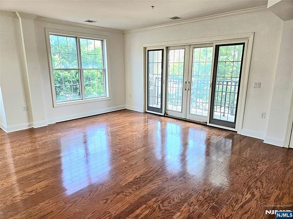 3rd image of 54 Polifly Rd APT 201