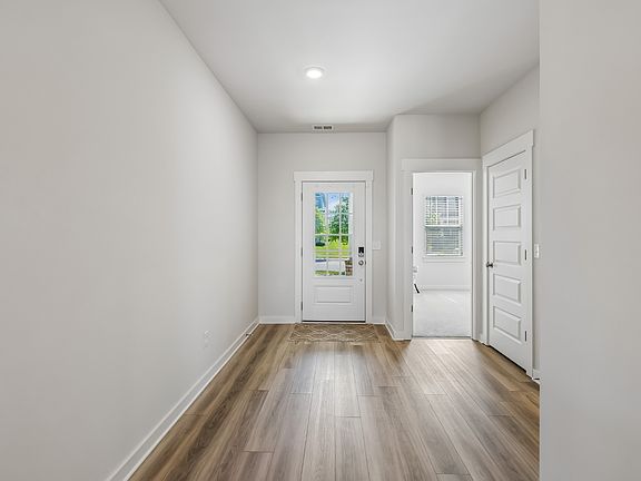 4th image of 1054 Ewell Farm Cir
