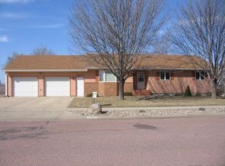 1004 W 14th St, Yankton, SD 57078