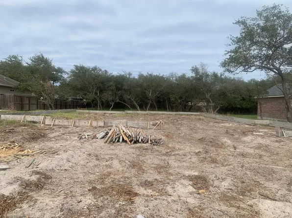 3215 Henderson St, Rockport, TX 78382