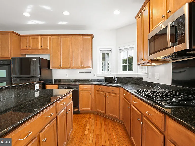 1002 Dorthea Ct — Photo 8
