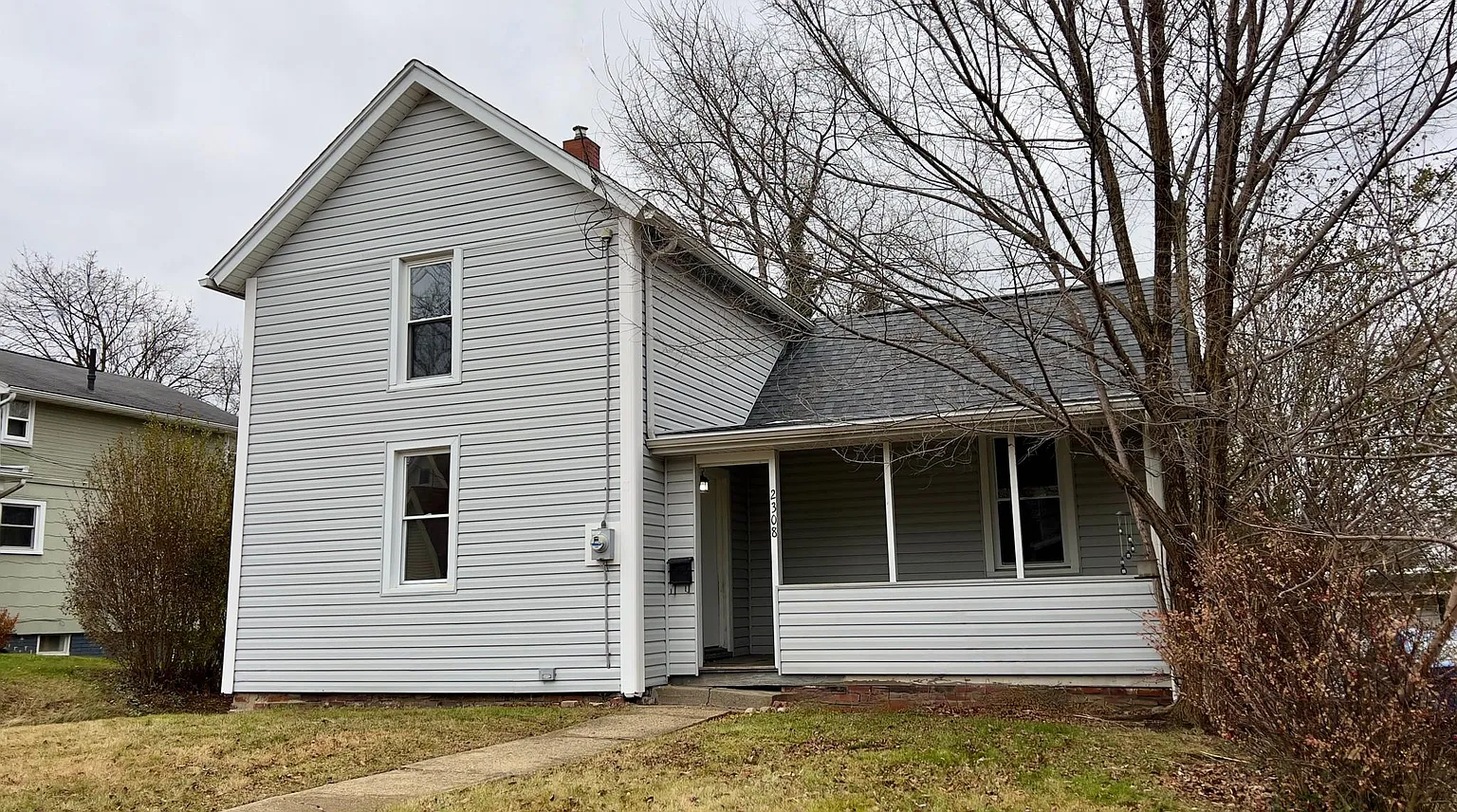2308 Maple Ave NE photo 1