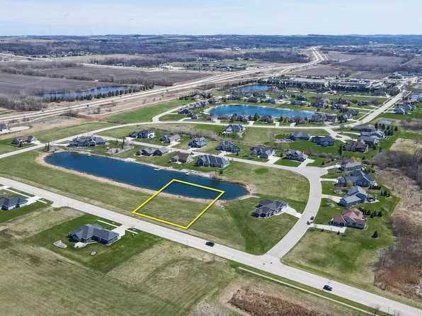 1076 Ducharme Pkwy #50, Fond Du Lac, WI 54935
