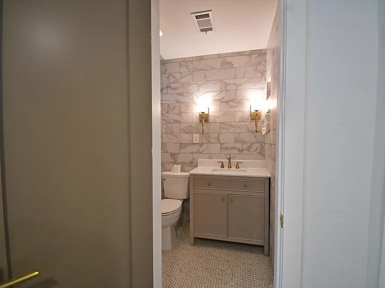 1403 Munger St — Photo 29