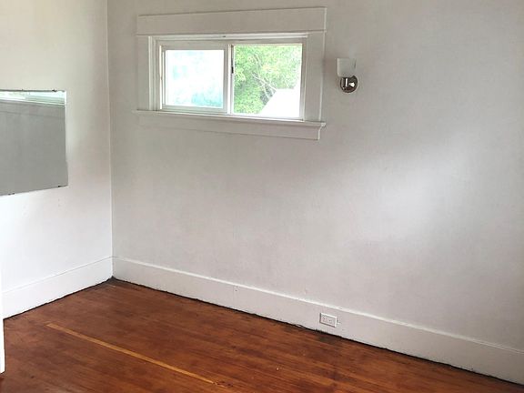 4th image of 1901 N Fife St #4