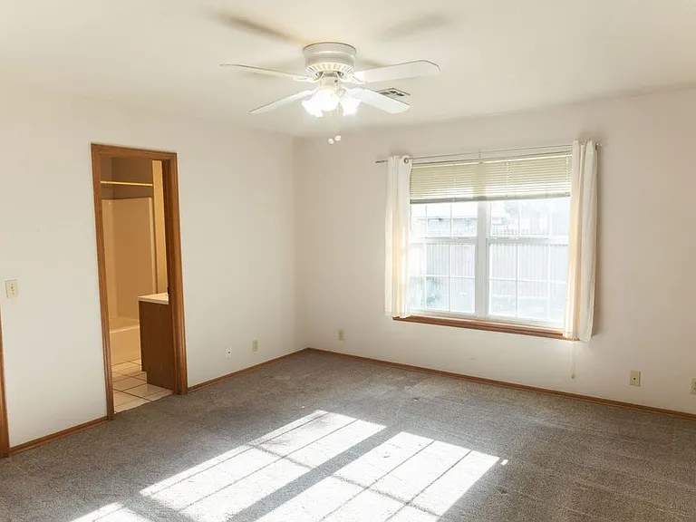 304 Eccell Ct — Photo 9