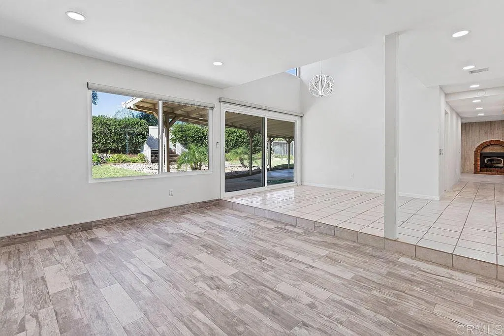 6 bed, 2812 sqft, $6,195 — Photo 3