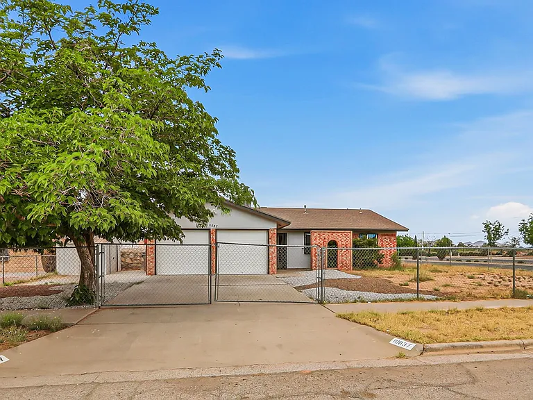 10837 Gemstone St — Photo 36