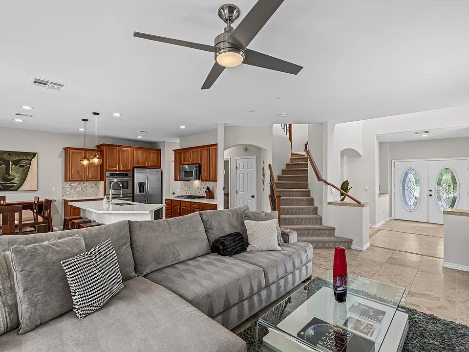 275 Spectacular St