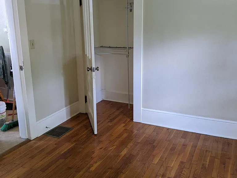 901 W Broadway St — Photo 6