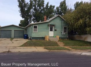 30 9th St W, Dickinson, ND 58601