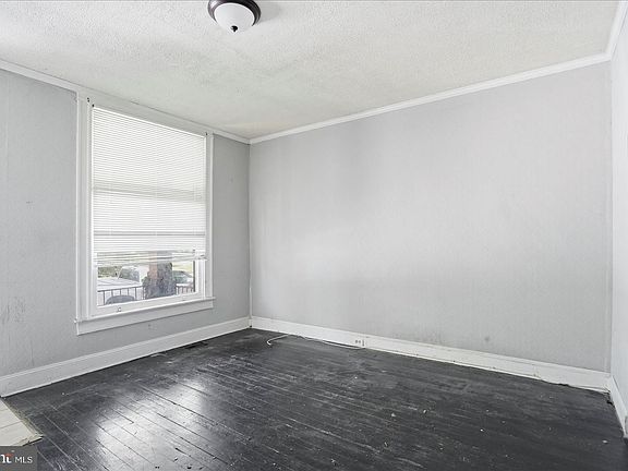 4th image of 3823 Belair Rd