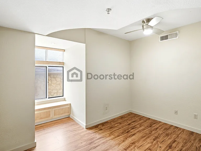 711 W 26th St #303 — Photo 13