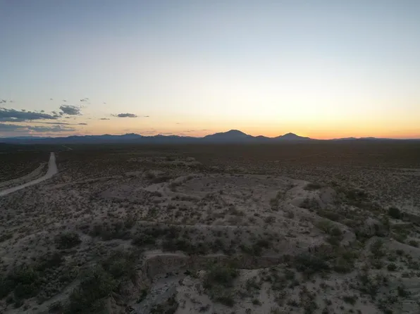 28 Big Tank Rd, Sierra Blanca, TX 79851