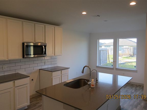 3rd image of 715 Silver Kettle Dr