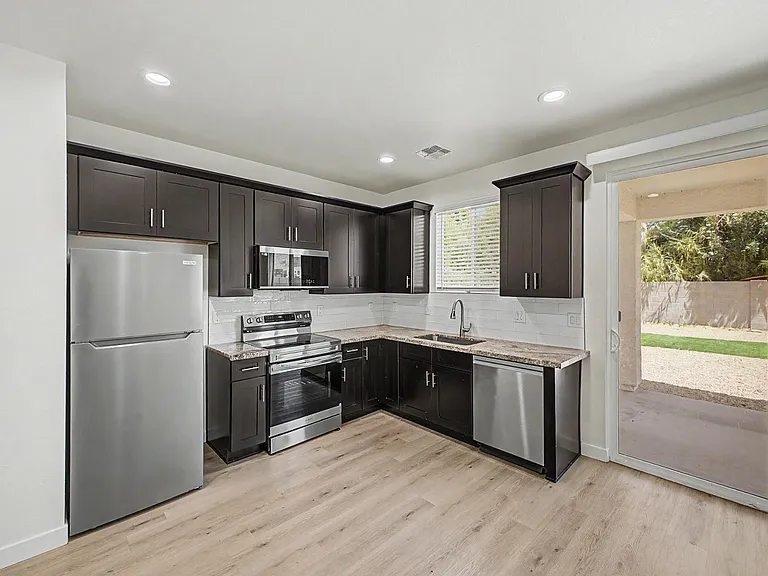 105 W Latona Rd — Photo 17