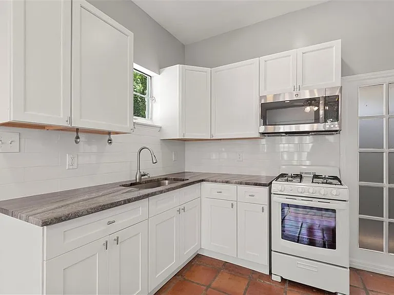 1906 W Gray St — Photo 40