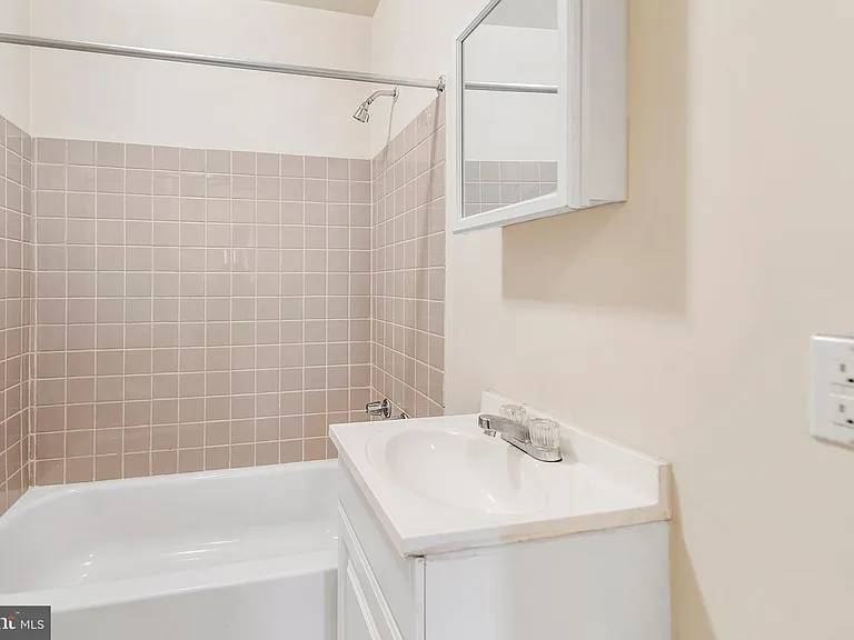 1933 Christian St #24 — Photo 6