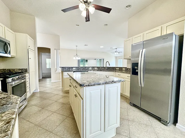 487 Thistledown Way — Photo 3