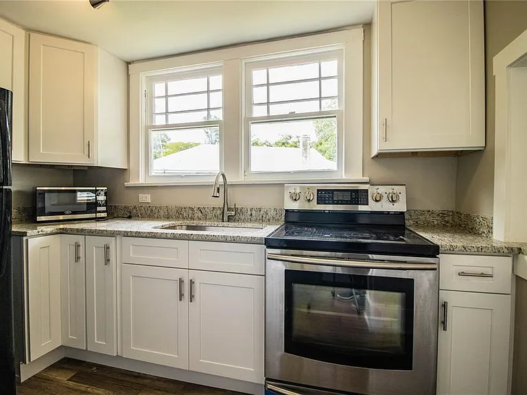 910 Oakhill St #1 — Photo 7