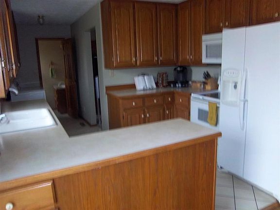 5th image of 1221 S Emory Ave