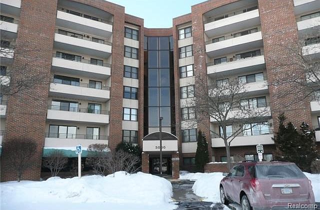 1st image of 3514 Country Club Dr