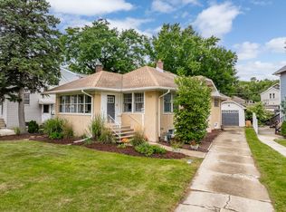 310 Shenstone Rd, Riverside, IL 60546