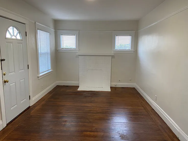 2054-2056 Lincoln Ave — Photo 10