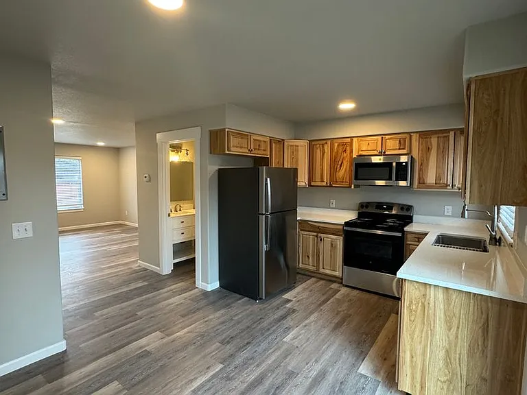 210- 2012 NE Neil Way — Photo 4