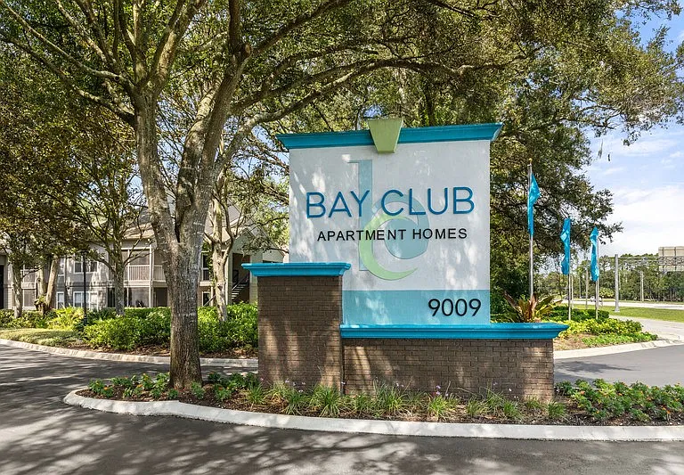 Bay Club — Photo 27