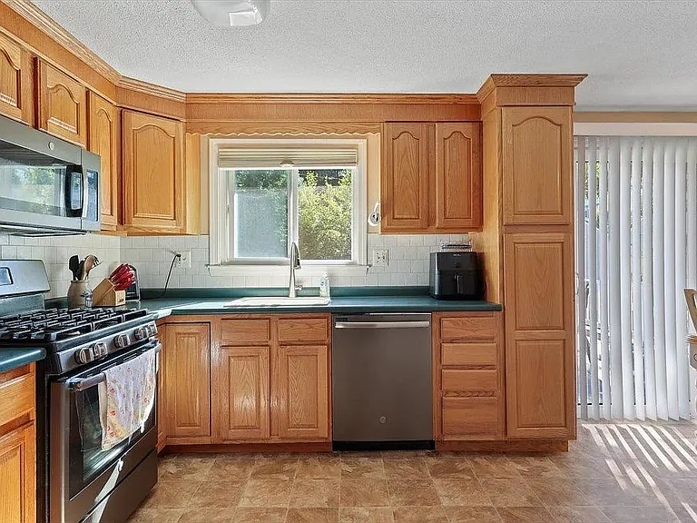 16 Mapleleaf Dr — Photo 11