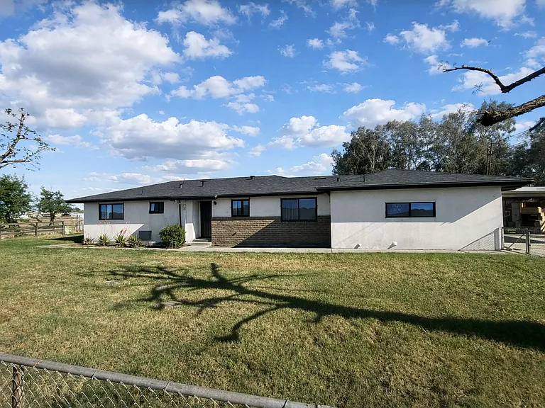 480 Iona Ave — Photo 1