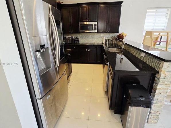 10032 NW 87th Ter #10032