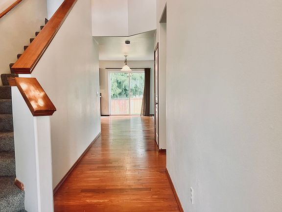 2nd image of 5526 55th Loop SE