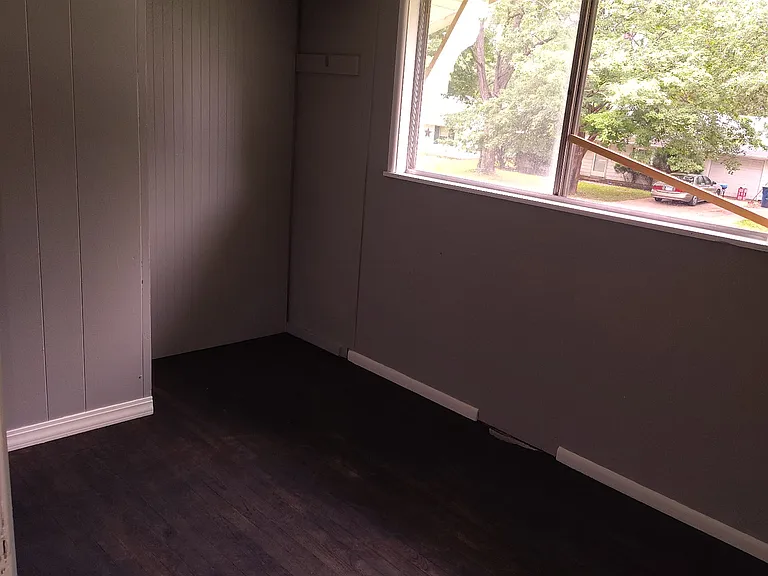 910 Holiday Dr — Photo 5