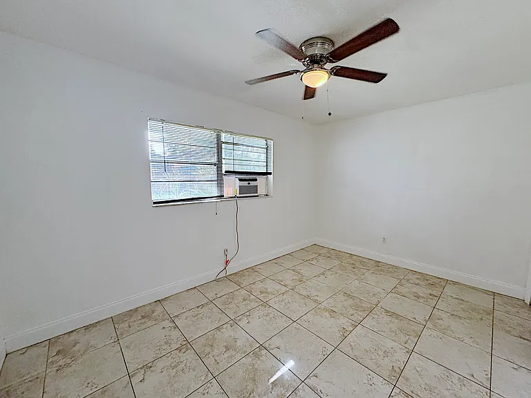 511 SE 2nd Ave #2 — Photo 30