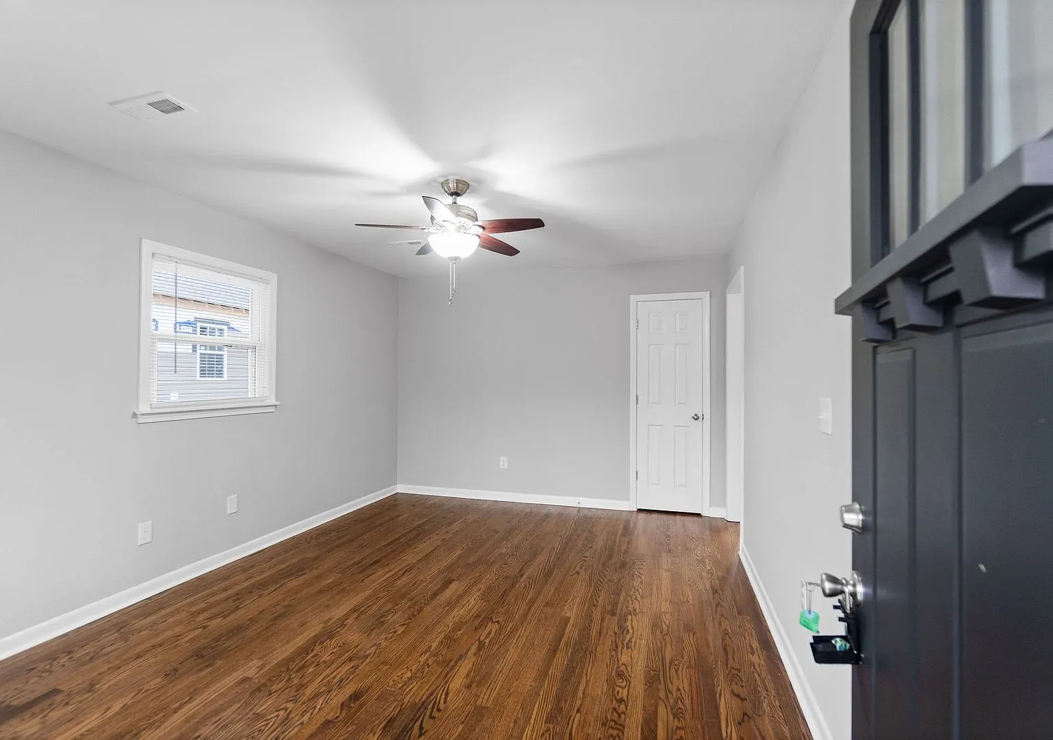 Richardson Street - 904 / 906 — Photo 3