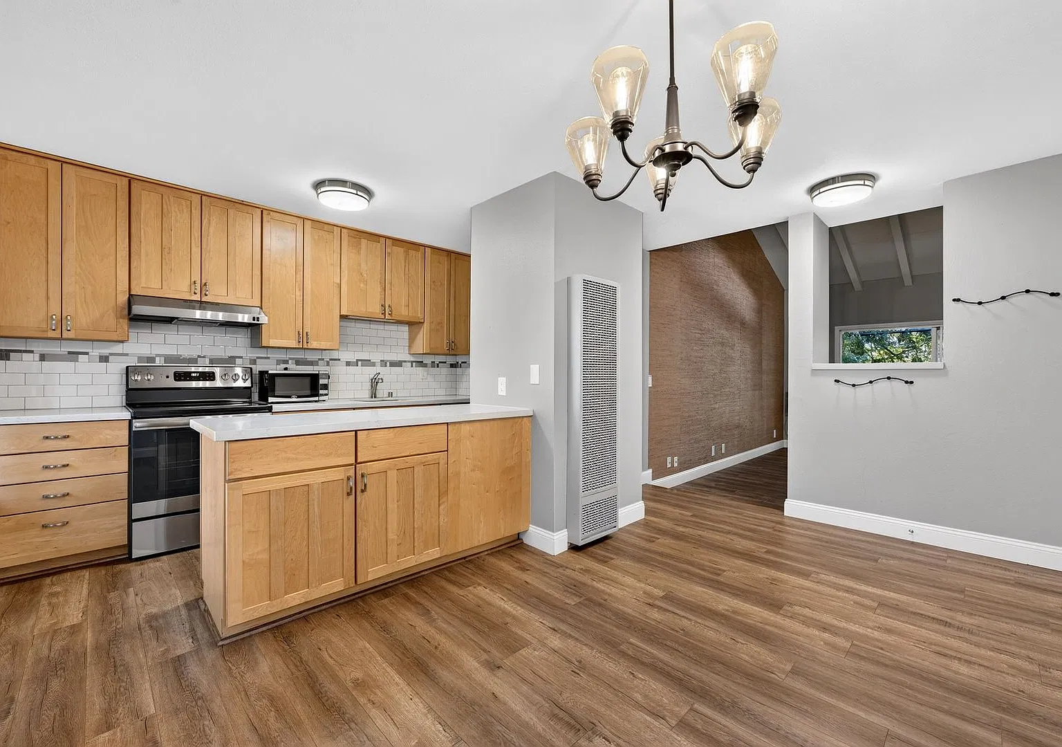 Prime Walnut Creek 1BR | Vaulted Ceilings | Patio | Pool | Parking — Photo 2