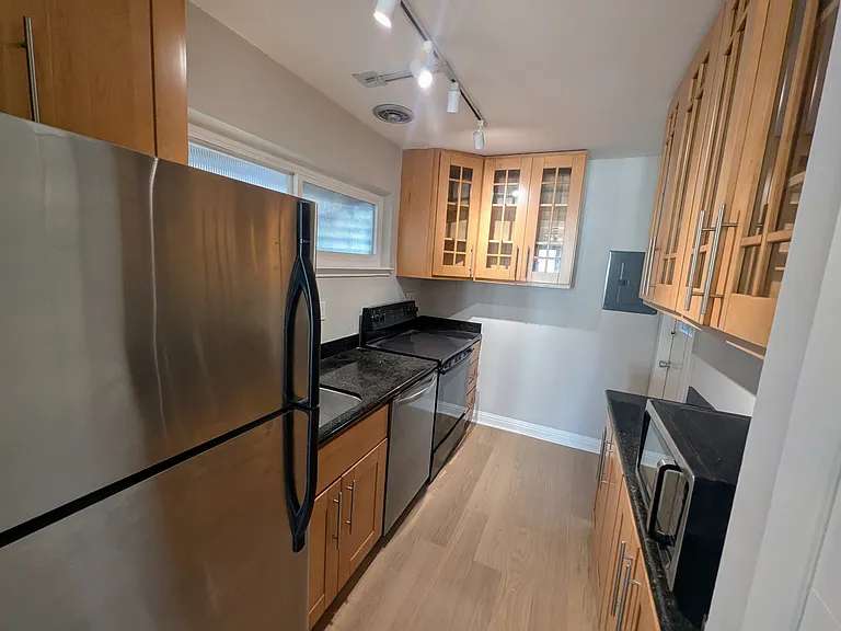 875 Waller St #1 — Photo 6