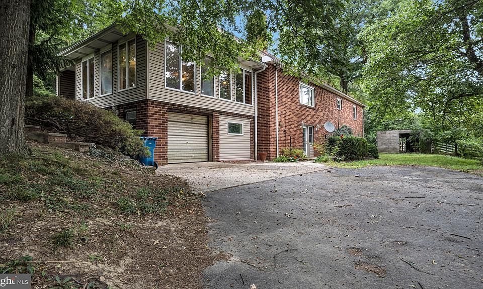 1st image of 661 Riverview Ct