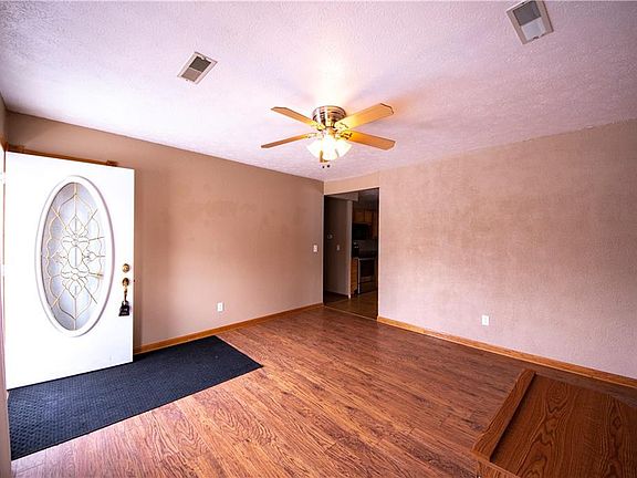2nd image of 940 Rosewood Dr