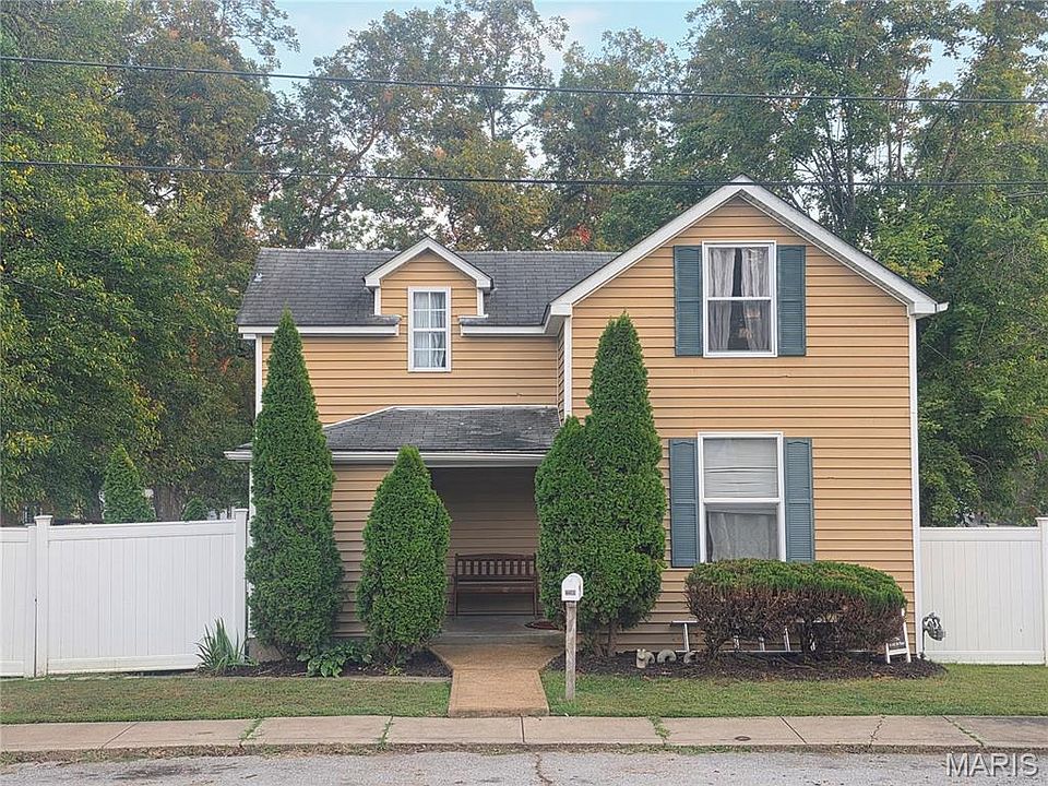 1st image of 230 Roberts St