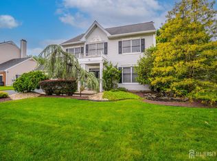 94 Providence Blvd, Kendall Park, NJ 08824