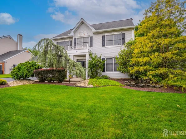 94 Providence Blvd, Kendall Park, NJ 08824
