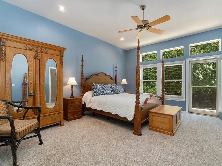 3160 Stevens Cir N — Photo 13