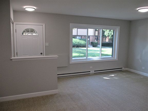 3rd image of 1S277 Dillon Ln