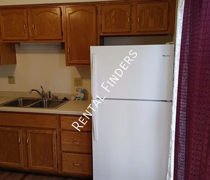 600 S Westland Dr #B — Photo 2