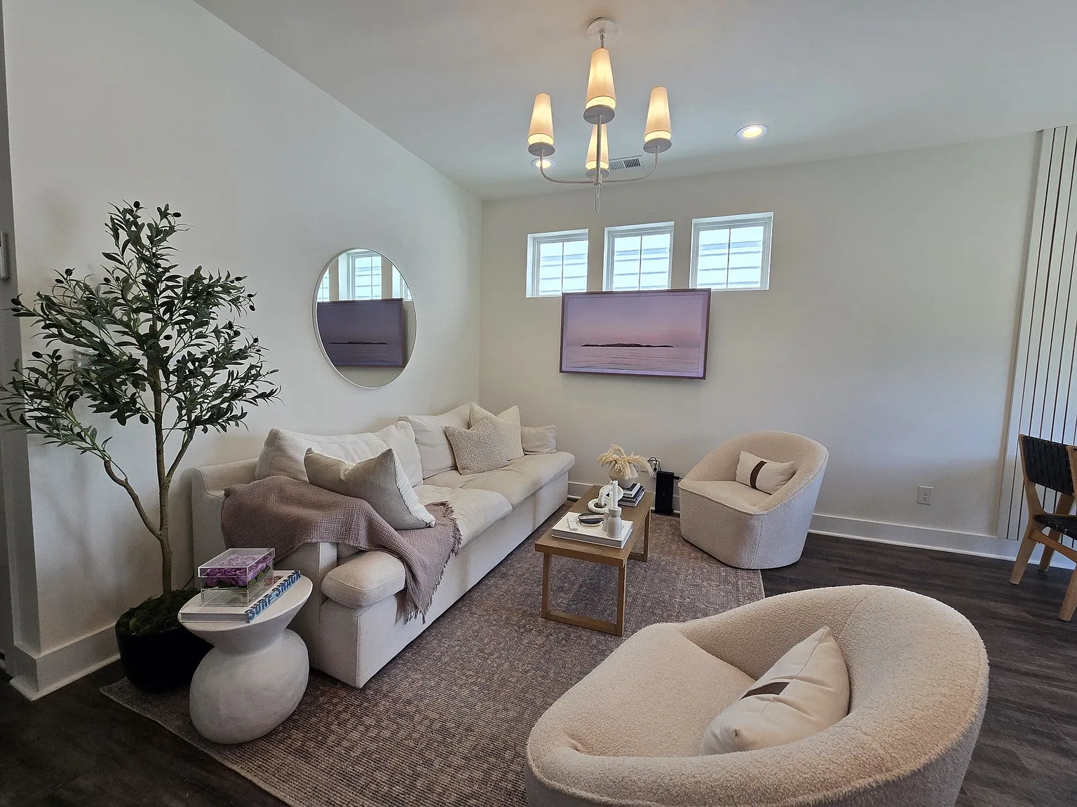 3 bed, 2.5 bath, 1242 sqft, $3,300 — Photo 3