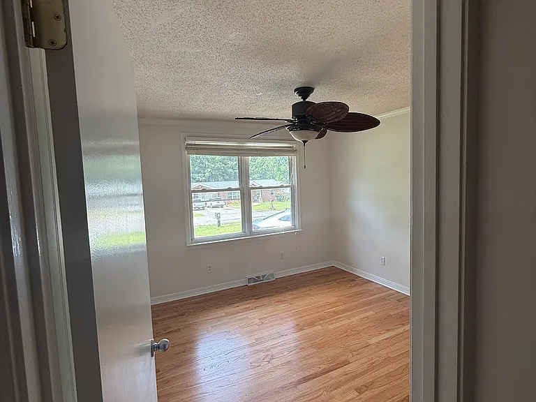 106 Brookwood Dr — Photo 10